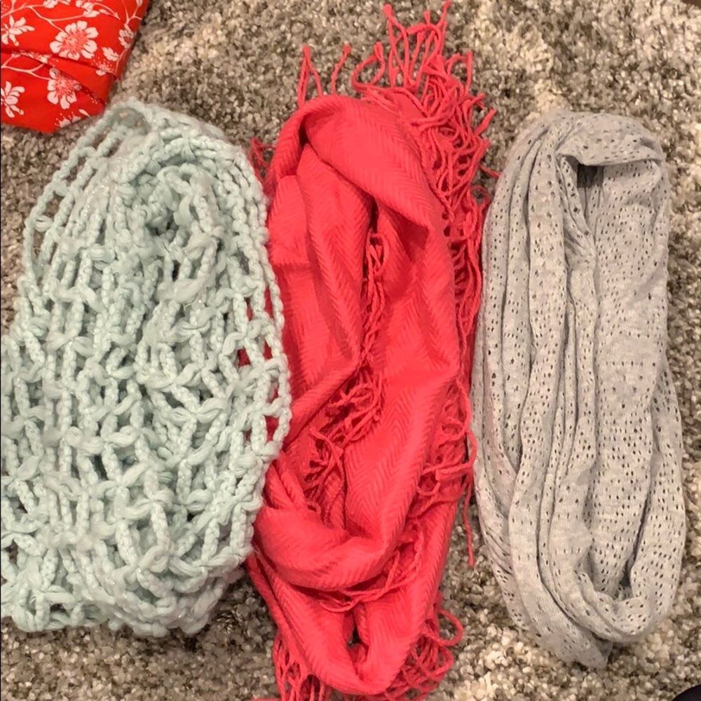 SCARVES
